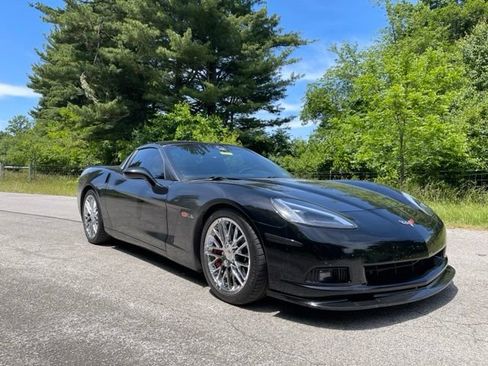 Used 2005 Chevrolet Corvette Coupe w/ Preferred Equipment Group RWD image 5