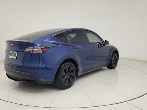 Used 2025 Tesla Model Y Long Range RWD image 10