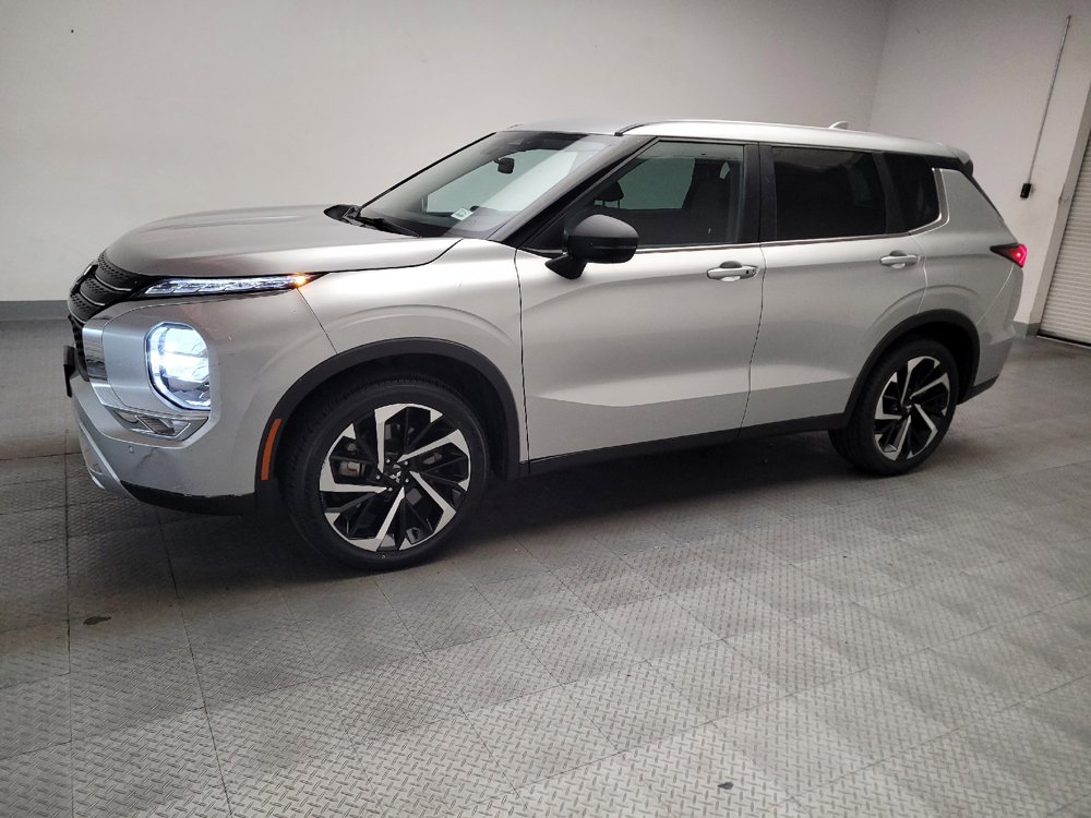 Used 2022 Mitsubishi Outlander SE FWD image 2