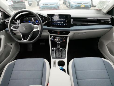 Used 2025 Volkswagen Jetta SE w/ Sunroof Package FWD image 10