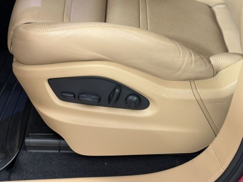 Certified 2023 Porsche Cayenne AWD/4WD image 13