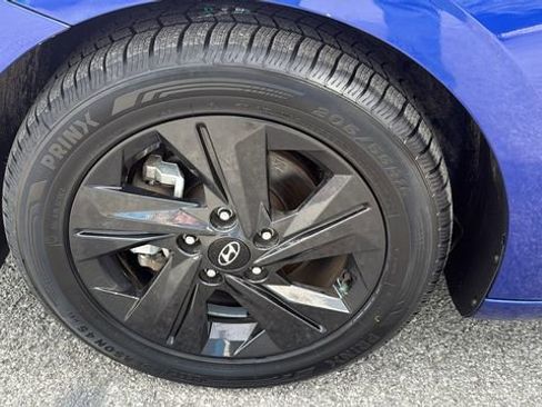 Used 2023 Hyundai Elantra SEL image 11