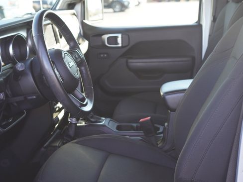 Used 2022 Jeep Gladiator Willys image 30