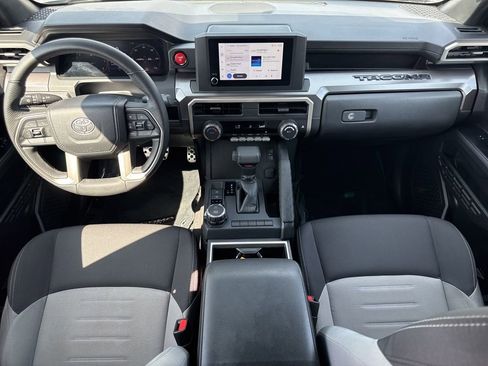 Used 2025 Toyota Tacoma TRD Sport AWD/4WD image 12