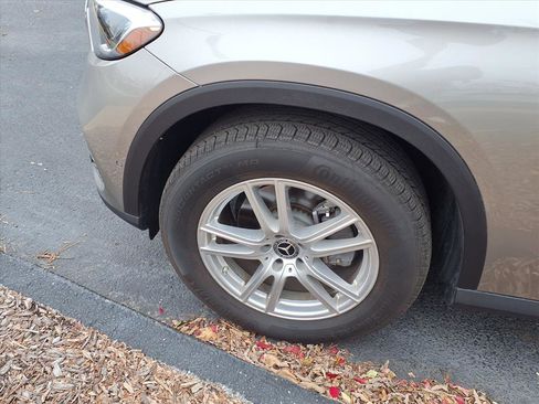 Used 2024 Mercedes-Benz GLC 300 4MATIC image 23