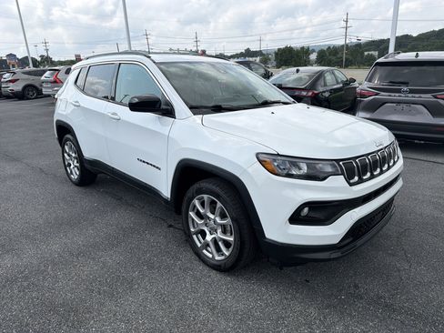 Used 2022 Jeep Compass Latitude w/ Sun and Sound Group AWD/4WD image 1