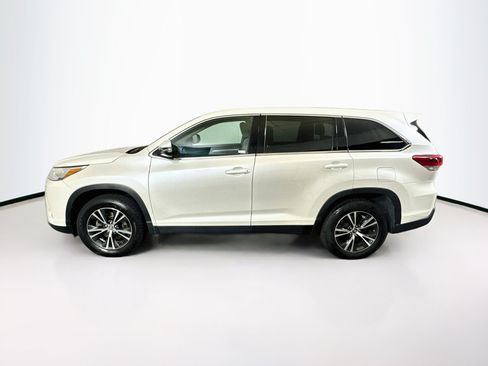 Used 2019 Toyota Highlander LE FWD image 4