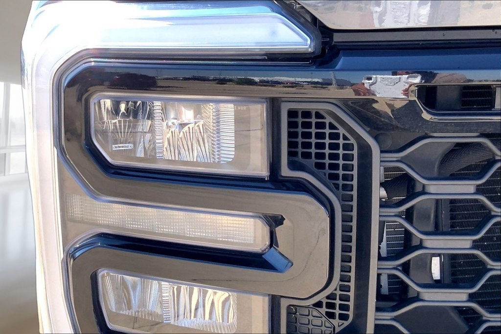 Used 2025 Ford F350 Lariat w/ Lariat Ultimate Package AWD/4WD image 27