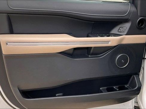 Used 2023 Ford Expedition Limited image 28