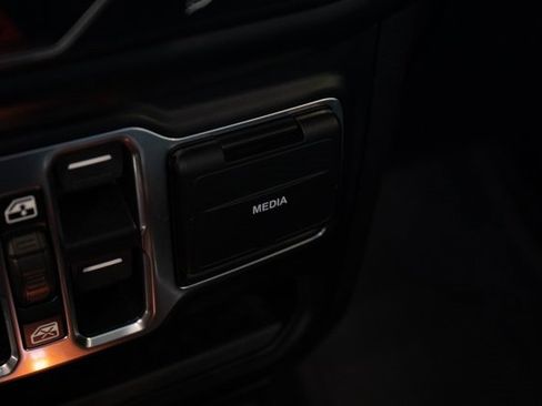 Used 2021 Jeep Wrangler Unlimited Islander image 29