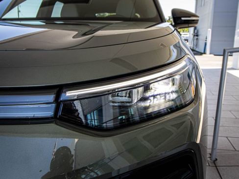 New 2026 Volkswagen Tiguan SE R-Line FWD image 7