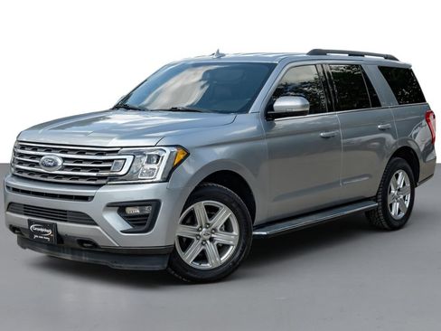 Used 2020 Ford Expedition XLT w/ Equipment Group 202A AWD/4WD image 4