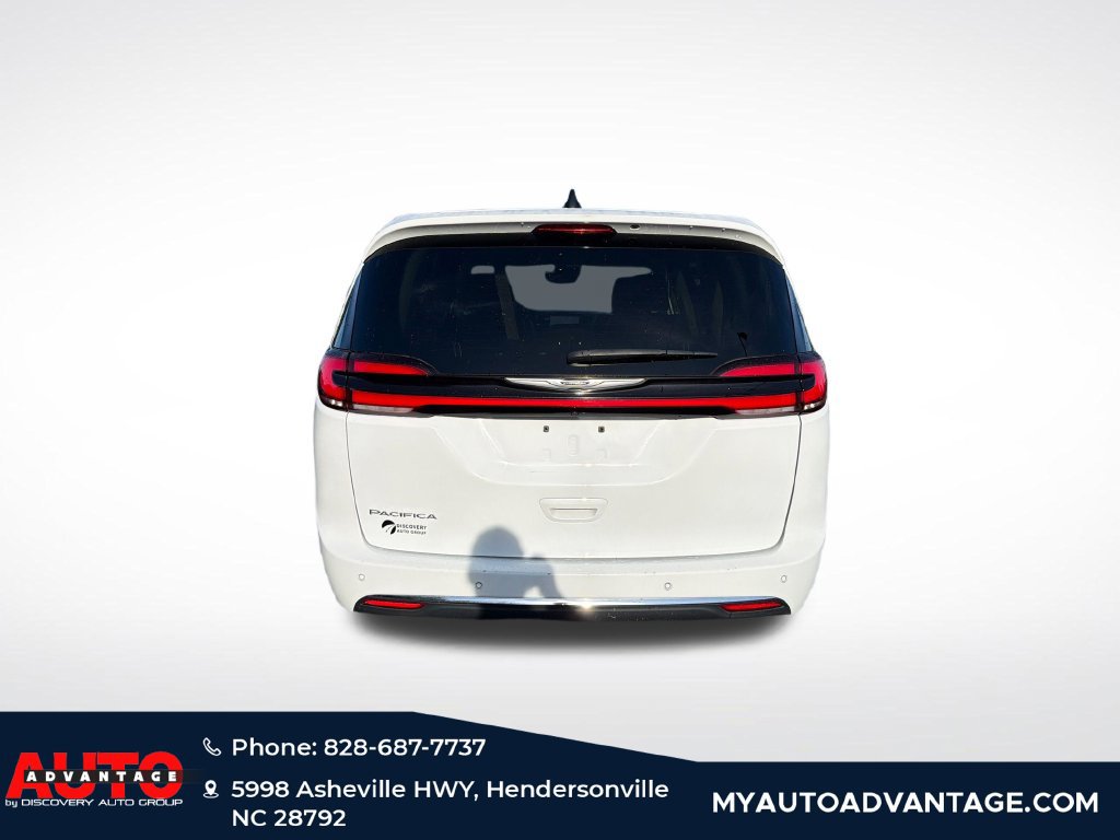 Used 2024 Chrysler Pacifica Touring-L FWD image 4