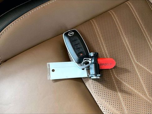 Used 2024 Nissan Pathfinder Platinum image 10