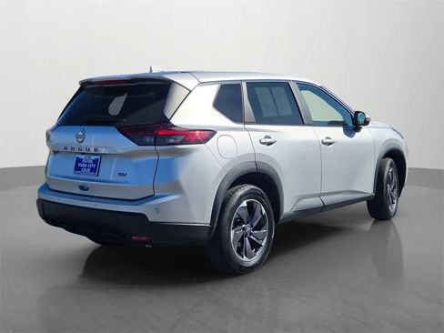 Used 2024 Nissan Rogue SV image 6