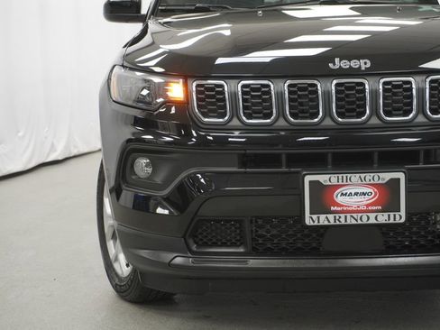 Used 2025 Jeep Compass Latitude AWD/4WD image 6