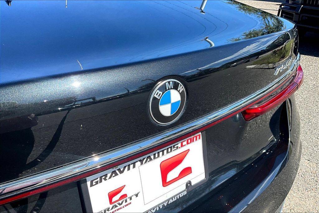 Used 2021 BMW 750i xDrive w/ Executive Package AWD/4WD image 24