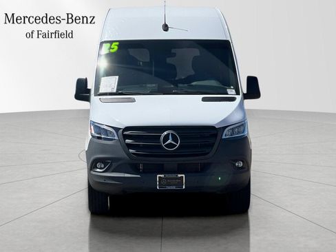 Used 2025 Mercedes-Benz Sprinter 2500 image 10