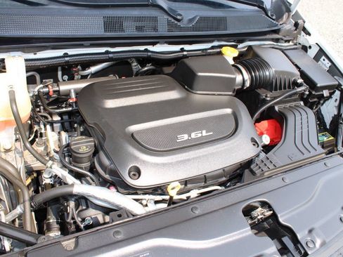 Used 2018 Chrysler Pacifica L FWD image 24