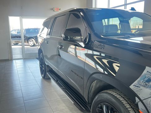 Used 2023 Chevrolet Suburban High Country w/ Advanced Technology Package image 5