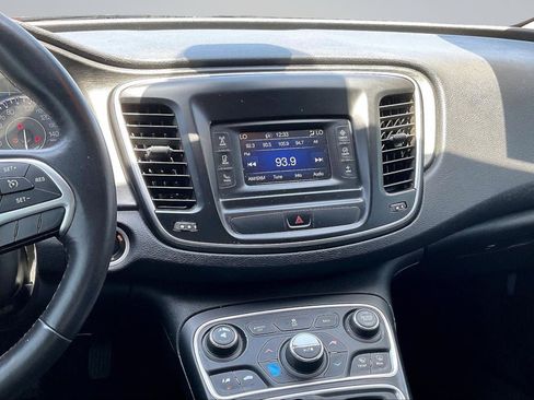 Used 2016 Chrysler 200 Limited w/ Convenience Group FWD image 6