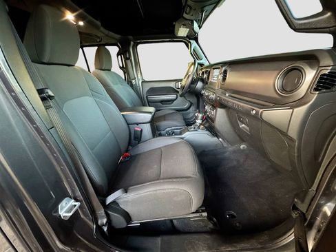 Used 2022 Jeep Wrangler Unlimited Sport AWD/4WD image 32