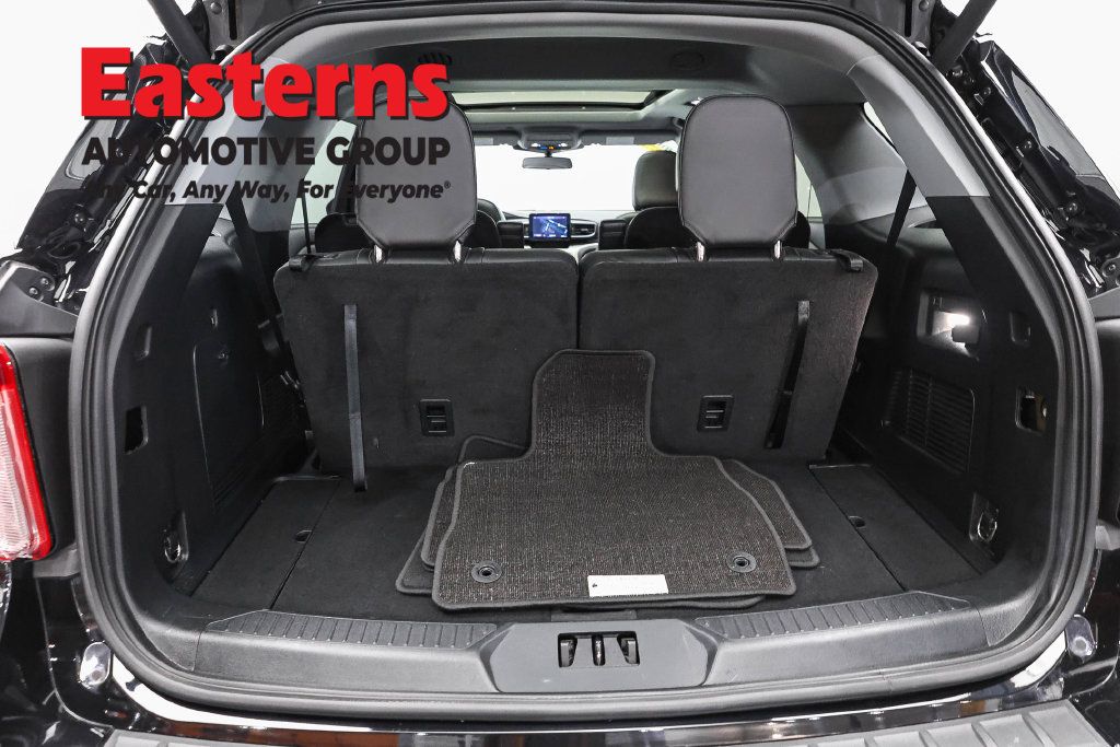 Used 2022 Ford Explorer XLT w/ Equipment Group 202A AWD/4WD image 11