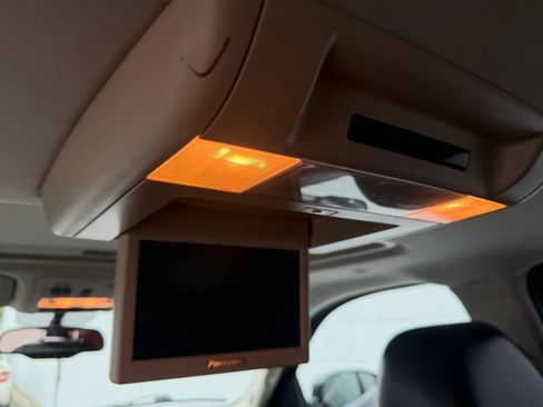 Used 2010 Cadillac Escalade ESV Premium image 20