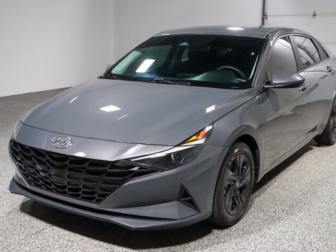 Used 2023 Hyundai Elantra SEL w/ Cargo Package FWD image 29