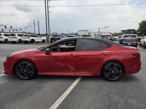 Used 2025 Toyota Camry XSE FWD image 9