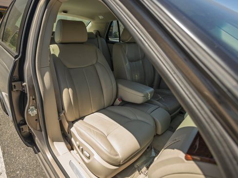 Used 2006 Cadillac DTS w/ Sun And Sound Package FWD image 13