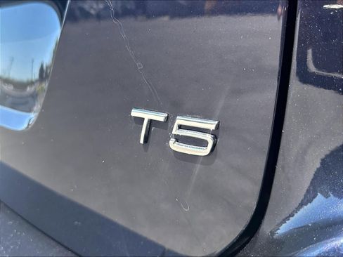 Used 2016 Volvo XC60 T5 Premier w/ Proximity Package FWD image 11