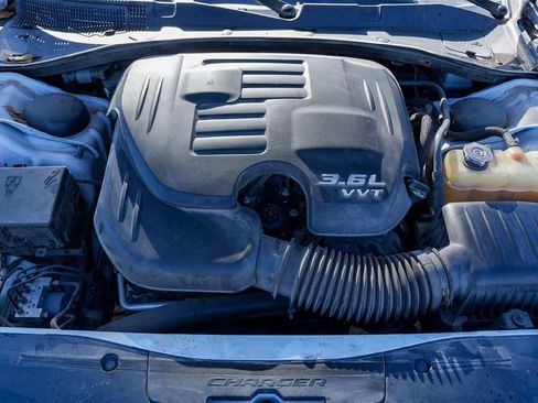 Used 2019 Dodge Charger SXT w/ Blacktop Package image 9