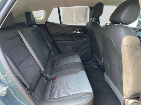 Certified 2025 Chevrolet Trax LT FWD image 13