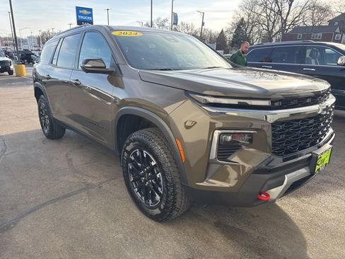 Certified 2024 Chevrolet Traverse Z71 w/ LPO, Floor Liner Package AWD/4WD image 3
