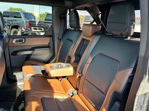 Used 2024 Ford Bronco Outer Banks AWD/4WD image 39