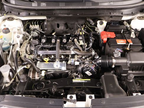 Used 2020 Nissan Kicks S image 18