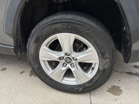 Used 2021 Toyota RAV4 XLE FWD image 31