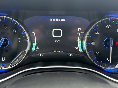 Used 2026 Chrysler Pacifica Limited FWD image 22