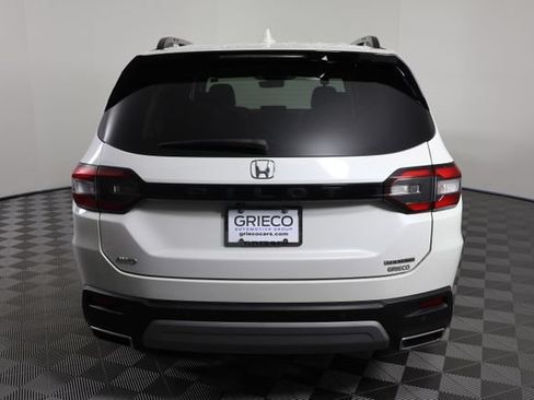 Used 2023 Honda Pilot Touring image 7