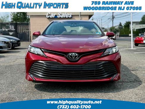 Used 2018 Toyota Camry LE FWD image 3