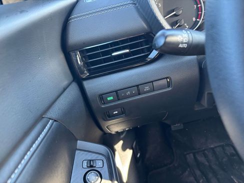 Used 2025 Nissan Sentra SV image 32