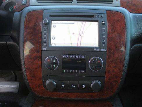 Used 2012 Chevrolet Avalanche LTZ image 15