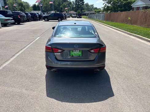 Used 2025 Nissan Altima 2.5 SV w/ SV Premium Package FWD image 4