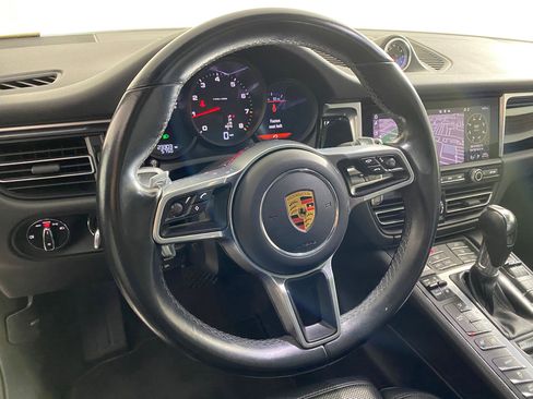 Used 2020 Porsche Macan image 27