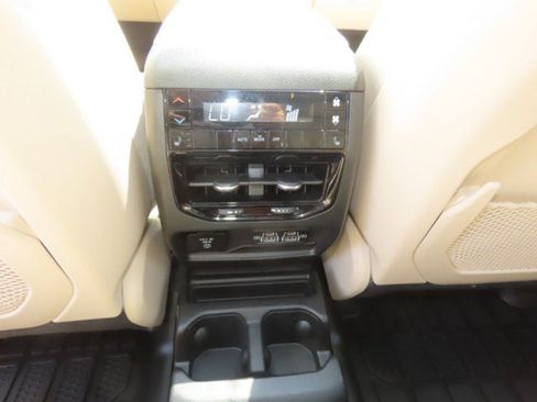 Used 2025 Jeep Grand Cherokee L Limited RWD image 20