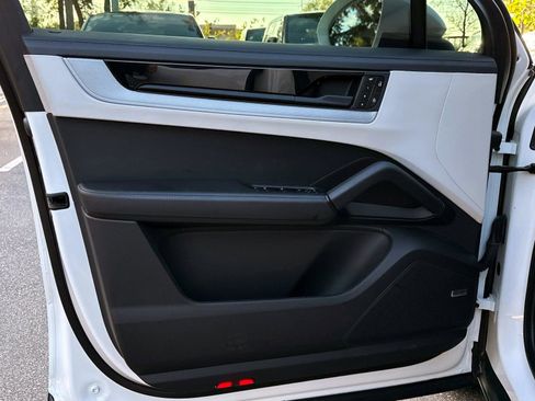 Used 2024 Porsche Cayenne image 17