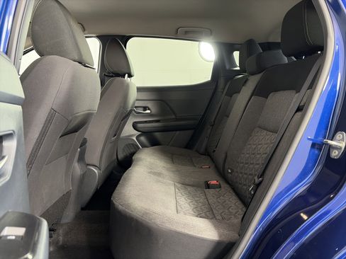 Used 2025 Nissan Kicks SV AWD/4WD image 7