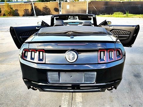 Used 2013 Ford Mustang Premium RWD image 17