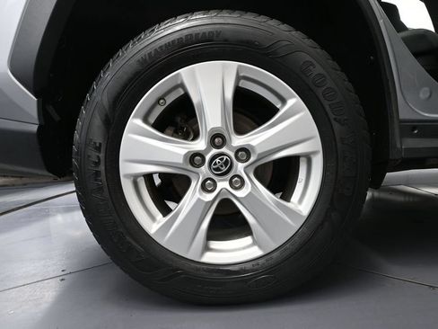 Used 2019 Toyota RAV4 LE w/ Carpet Mat Package AWD/4WD image 15